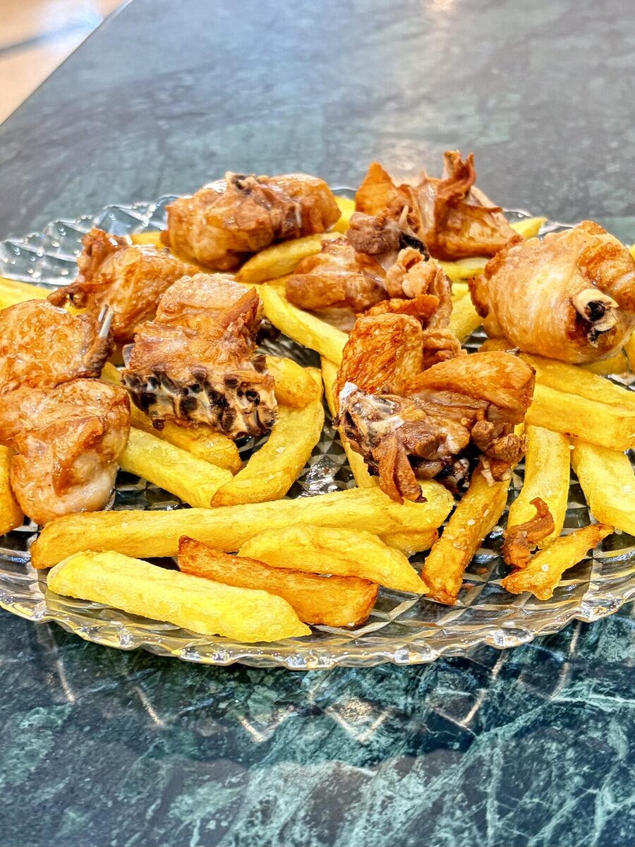 Pollo frito de corral con papas